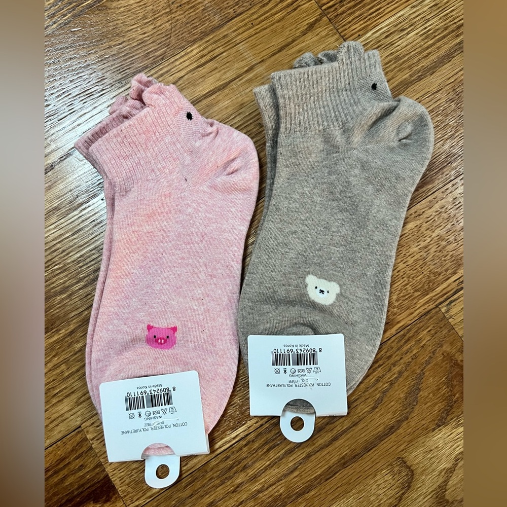 NEW set of 2 pairs - Korean Cute Character Ankle Socks with pig and bear